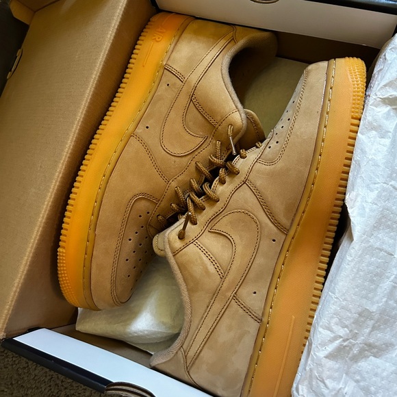 Men’s Shoes - Picture 4 of 5